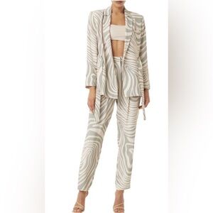 Misa Los Angeles Zebra Patterned 3-piece suit in Gray and Cream 100% viscose L
